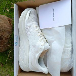 Hoka One One Movement Clifton 8 (SIZE 6.5B)